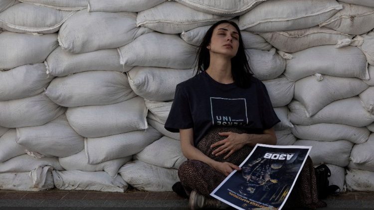 La soeur d'un soldat du bataillon Azov à Marioupol, le 12 mai 2022.