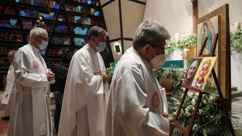 Missa pelas almas dos sacerdotes jesuítas Javier Campos e Joaquín Mora, assassinados em 21 de junho. (Foto: REUTERS Edgars Garrido)