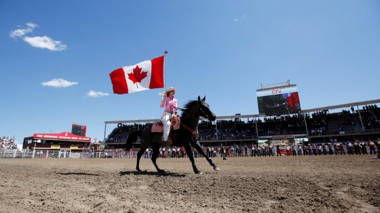 Frau mit Kanadischer Flagge