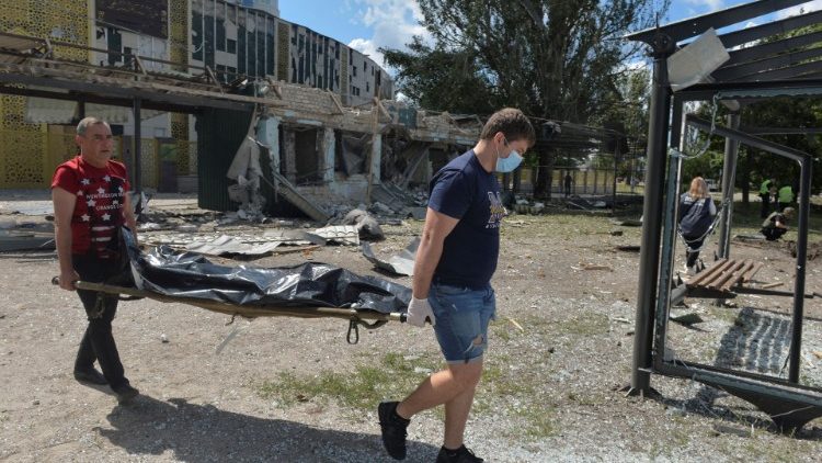 Abp Szewczuk: Rosjanie 60 razy częściej atakują cywilów niż wojskowych