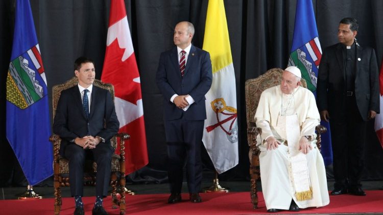 संत पापा का आधिकारिक स्वागत