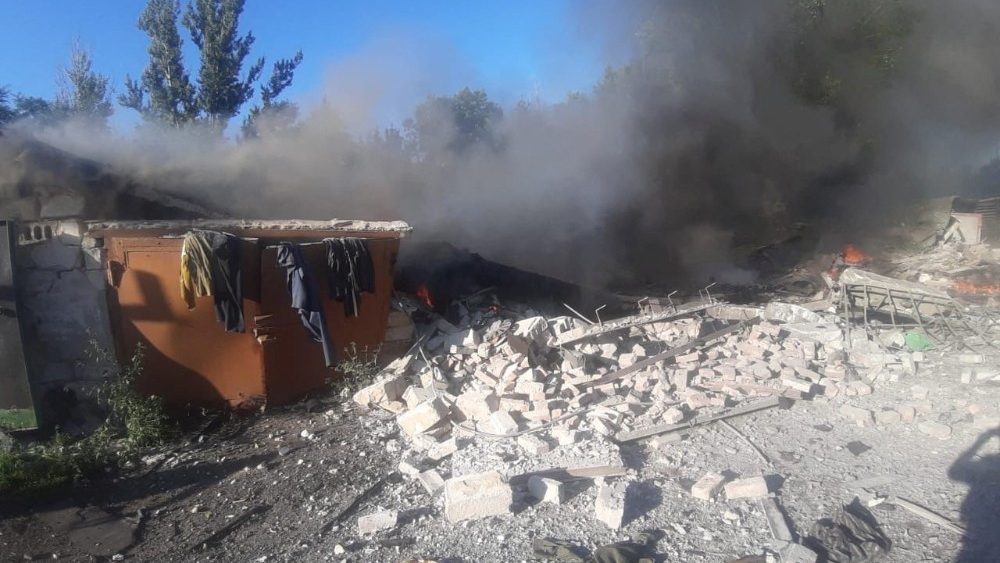 Uma Área residencial destruída por um ataque militar russo, enquanto o ataque da Rússia à Ucrânia continua, na cidade de Toretsk, região de Donetsk, Ucrânia 27 de julho de 2022. Serviço de imprensa do Serviço de Emergência do Estado da Ucrânia / Divulgação via REUTERS