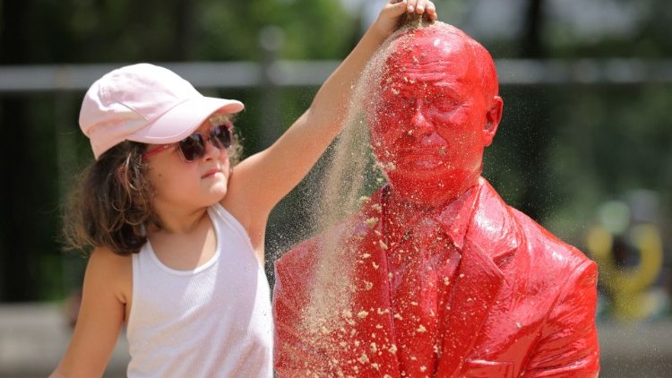 Prawosławny biskup: modlimy się za Putina, by Bóg go oświecił