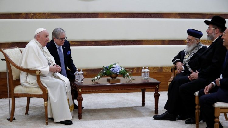 David Baruch Lau, glavni aškenatski rabin Izraela, in Yitzhak Yosef, glavni sefardski rabin Izraela.