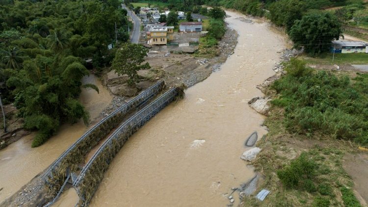 Feu le pont d'Utuado, à Porto Rico.