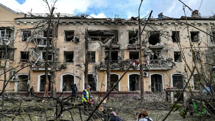 A view shows a residential building damaged by a Russian missile strike, amid Russia's attack on Ukraine, in Zaporizhzhia, Ukraine September 24, 2022. REUTERS/Stringer