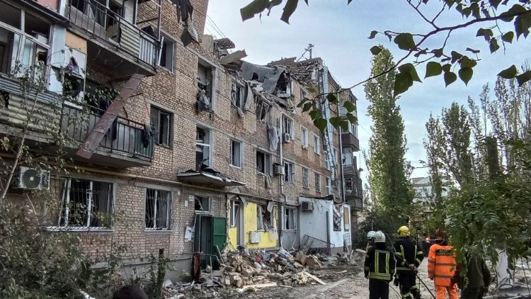 Rescuers work at the site of an apartment building damaged by a Russian military strike, as Russia's attack on Ukraine continues in Mykolaiv October 13, 2022. REUTERS/Viktoriia Lakezina