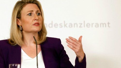 Österreich: Kultusministerin erinnert an Christenverfolgung