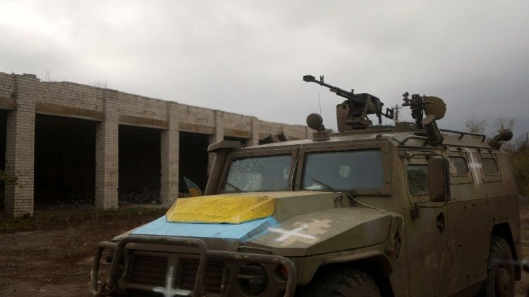 Mezzi ucraini rientrano a Kherson