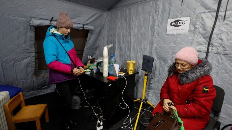 W Kijowie powstały punkty, w których można się ogrzać i naładować telefon