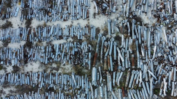 Zebrane przez saperów pozostałości pocisków używanych przez Rosjan do ostrzeliwania Charkowa w trakcie obecnej wojny, 29 listopada 2022