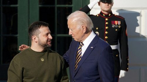 Ucraina, Biden boccia la fornitura di caccia F-16 a Kyiv
