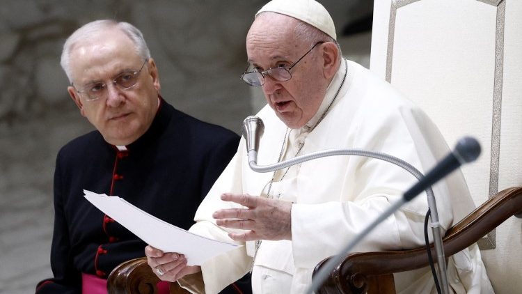 El Papa francisco durante la odierna Audiencia General recuerda el asesinato del padre Isaac Achi .