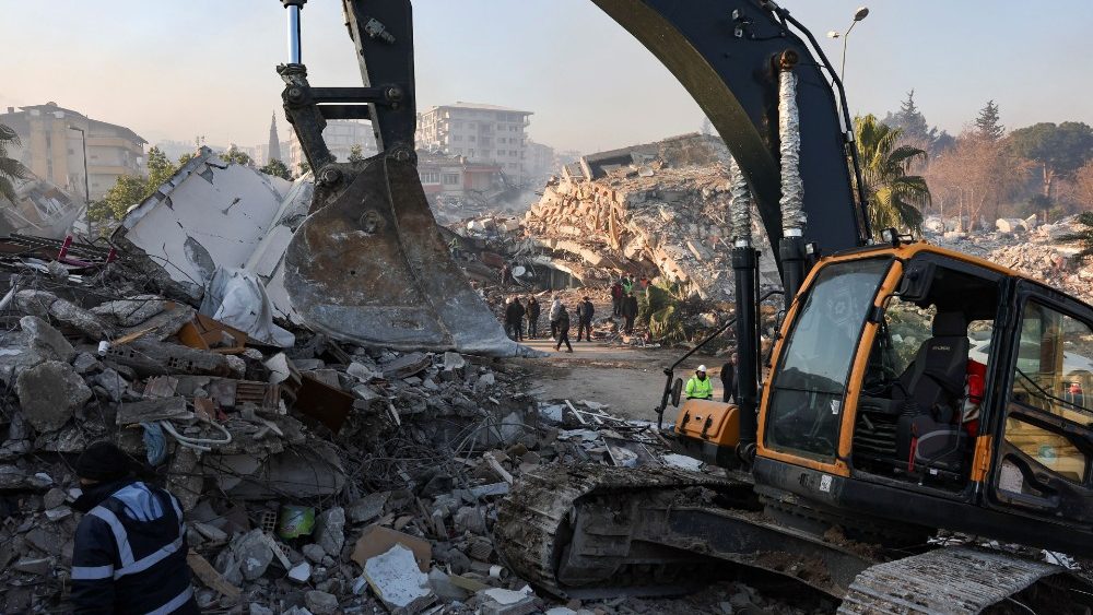Uma visão dos danos enquanto a busca por sobreviventes continua, após um terremoto mortal em Hatay, Turquia, 9 de fevereiro de 2023. REUTERS/Umit Bektas