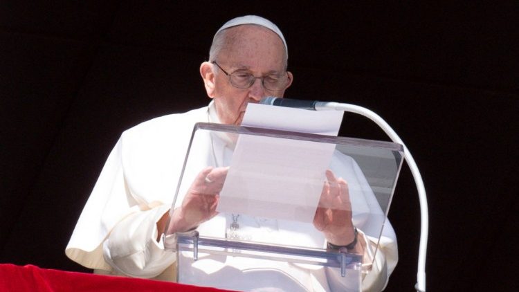 El Papa Francisco reflexionó sobre el Evangelio del día, dejando claro que Dios no razona con cálculos y tablas, Él nos ama como un enamorado.