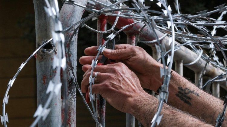 Le proteste per la crisi economica in Libano (REUTERS)