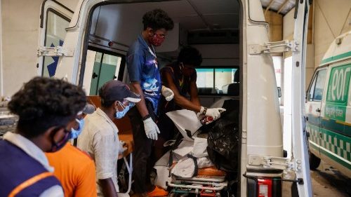 Pope prays for victims of India train accident, remembers victims of war