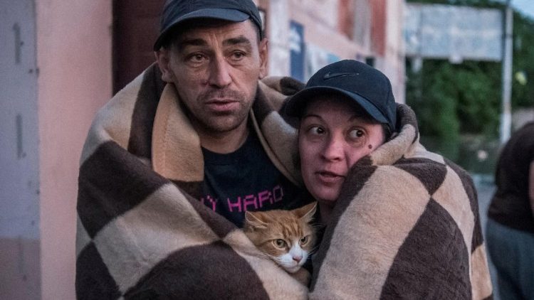 Migliaia le persone costrette a evacuare