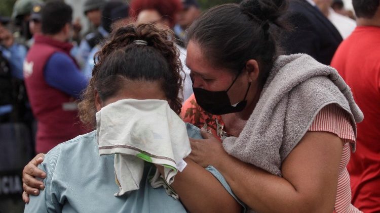 Numerous inmates dead following a riot in women's prison in Honduras