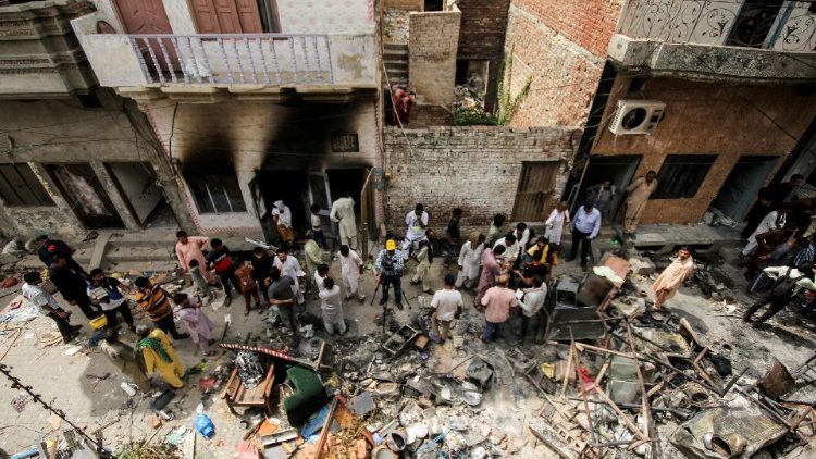 Edifici distrutti a Jaranwala, in Pakistan