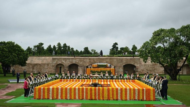 La visita dei leaders del G20 al mausoleo del mahatma Gandhi
