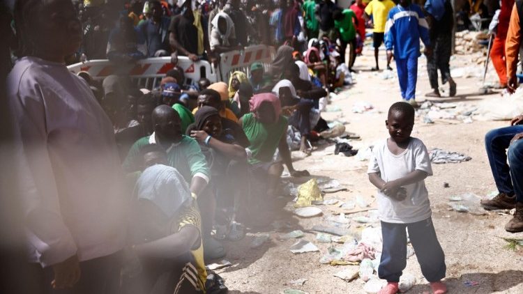 Anche numerosi bambini tra i migranti giunti a Lampedusa