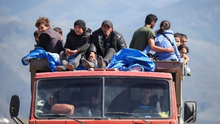 Refugees from Nagorno-Karabakh arrive in Kornidzor