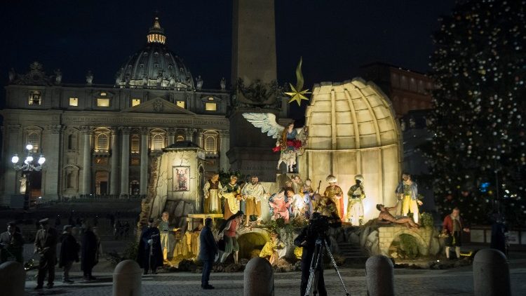 Árvore e Presépio na Praça São Pedro. Natal, 2017