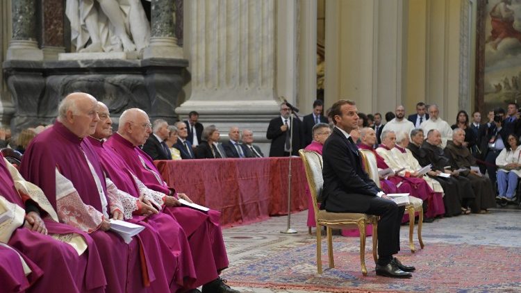 Церемония присуждения титула почетного протоканоника