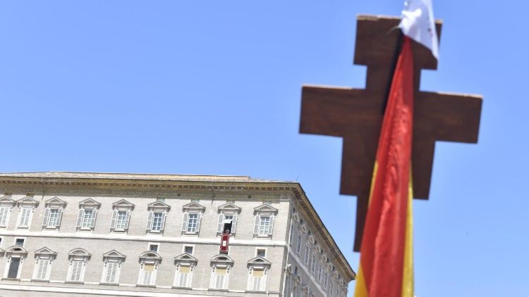 "Louvamos ao Senhor por seus corajosos testemunhos e um aplauso para eles", foi o pedido do Papa Francisco