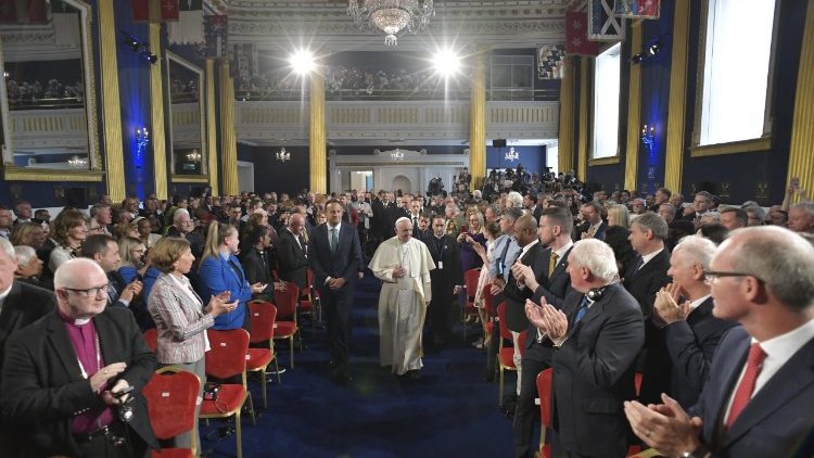 viaggio-apostolico-in-irlanda---xxiv-incontro-1535198843577.JPG