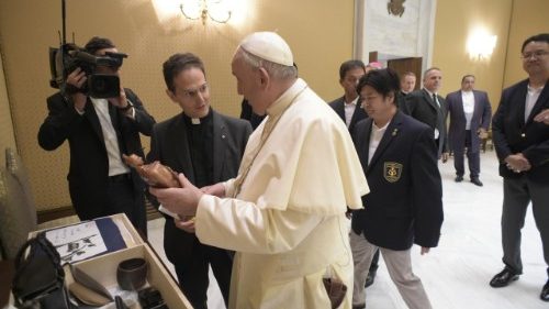 Papst: „Vorrang des Schweigens wiederentdecken“
