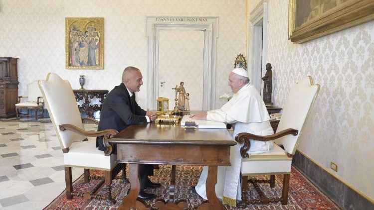 Францішак падчас сустрэчы з Прэзідэнтам Албаніі