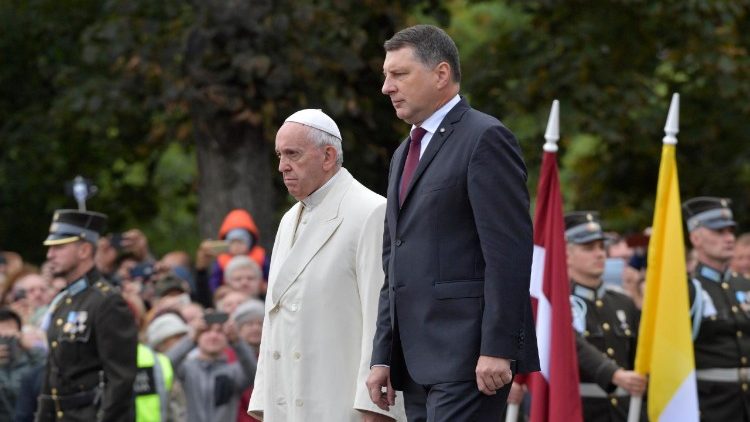 viaggio-apostolico-in-lituania-lettonia-eston-1537776135394.JPG