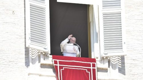 El Papa a la hora del Ángelus: Jesús quiere educarnos a su libertad