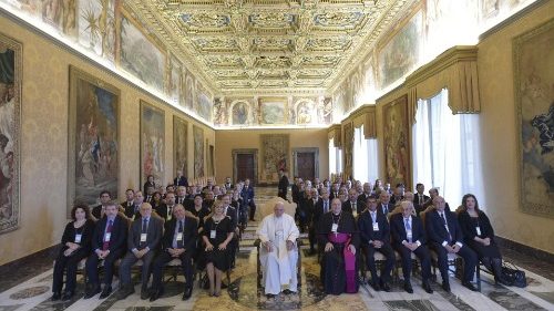 Papa. Cuidar dos nossos irmãos doentes abre o nosso coração