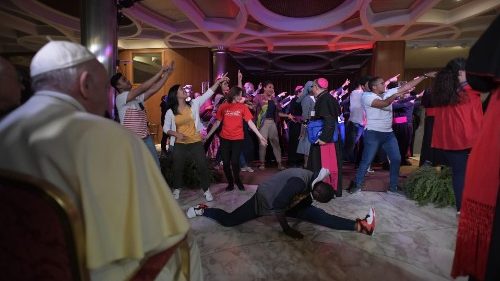 Les jeunes du Synode ont offert un spectacle pour remercier le Pape François