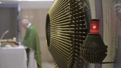 Papa a Santa Marta: il mondo nasconde il sangue dei martiri