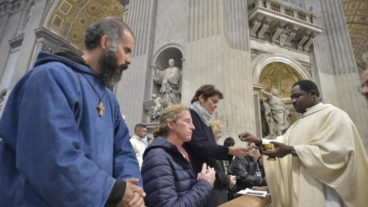 Kuna Umaskini wa hali na kipato.