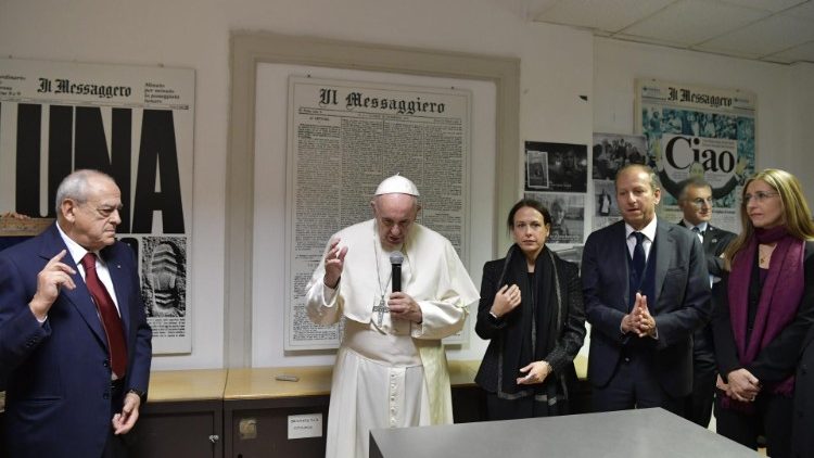 Noch schnell ein Segen für die Journalisten