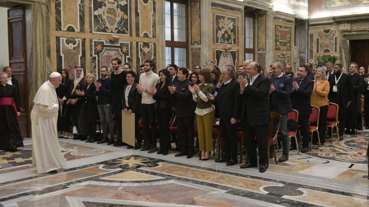 Papież: Dzieciątko Jezus przypomina o tragedii dzieci migrantów