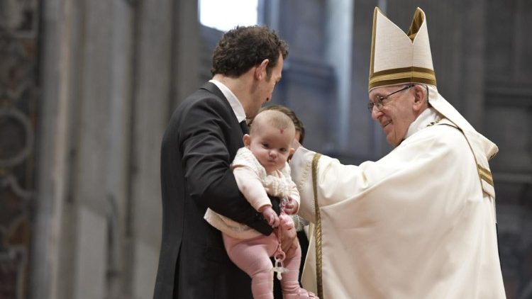 Papież: wyruszajmy z Mędrcami drogą pokornej miłości