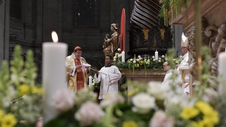 Tarehe 2 Februari Mama Kanisa anaadhimisha Sikukuu ya Kutolewa Bwana Hekaluni sanjari na Siku ya Watawa Duniani