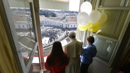 Pope at Angelus: ‘Disciples of Jesus follow faith, not miracles’