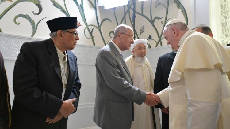 Le Pape rencontrant les membres du Conseil musulman des Anciens, le 4 février 2019 à Abou Dhabi.