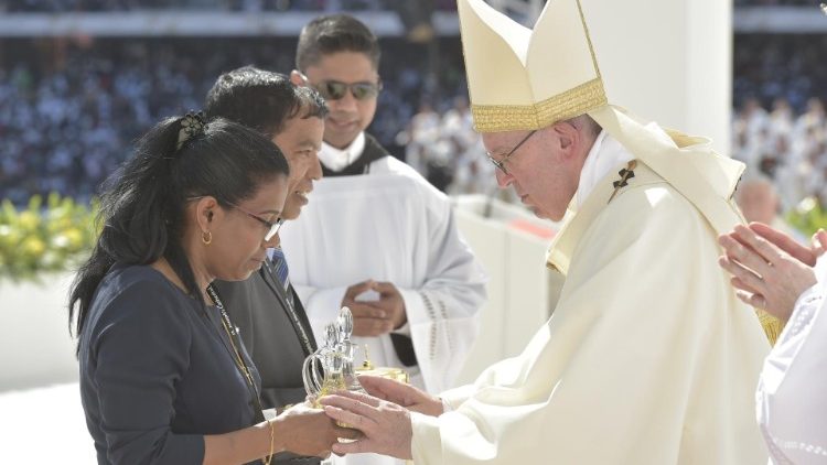2019-02-03-viaggio-apostolico-emirati-arabi-u-1549353004760.JPG