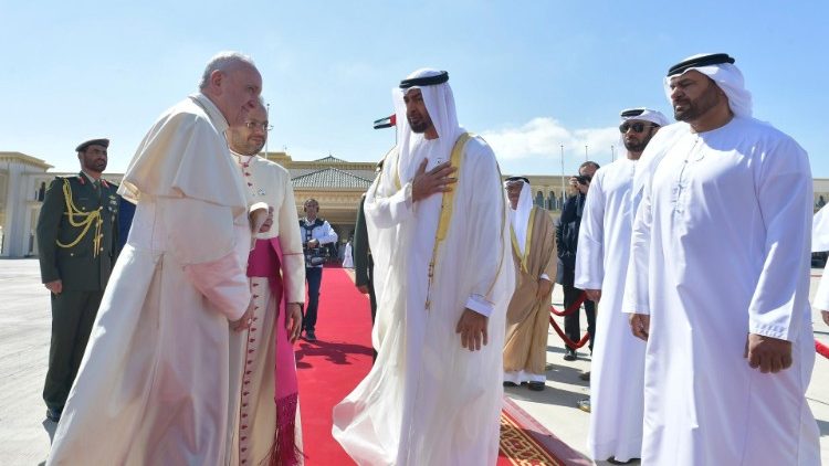 Cerimônia de despedida no Aeroporto de Abu Dhabi