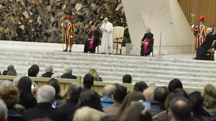 Papież do służby więziennej: nie potępiajcie, ale leczcie rany