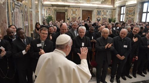 Папа: нравственное богословие должно вслушиваться в конкретную жизнь