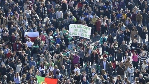  Francesco: combattere insieme la violenza su milioni di minori in tutto il mondo